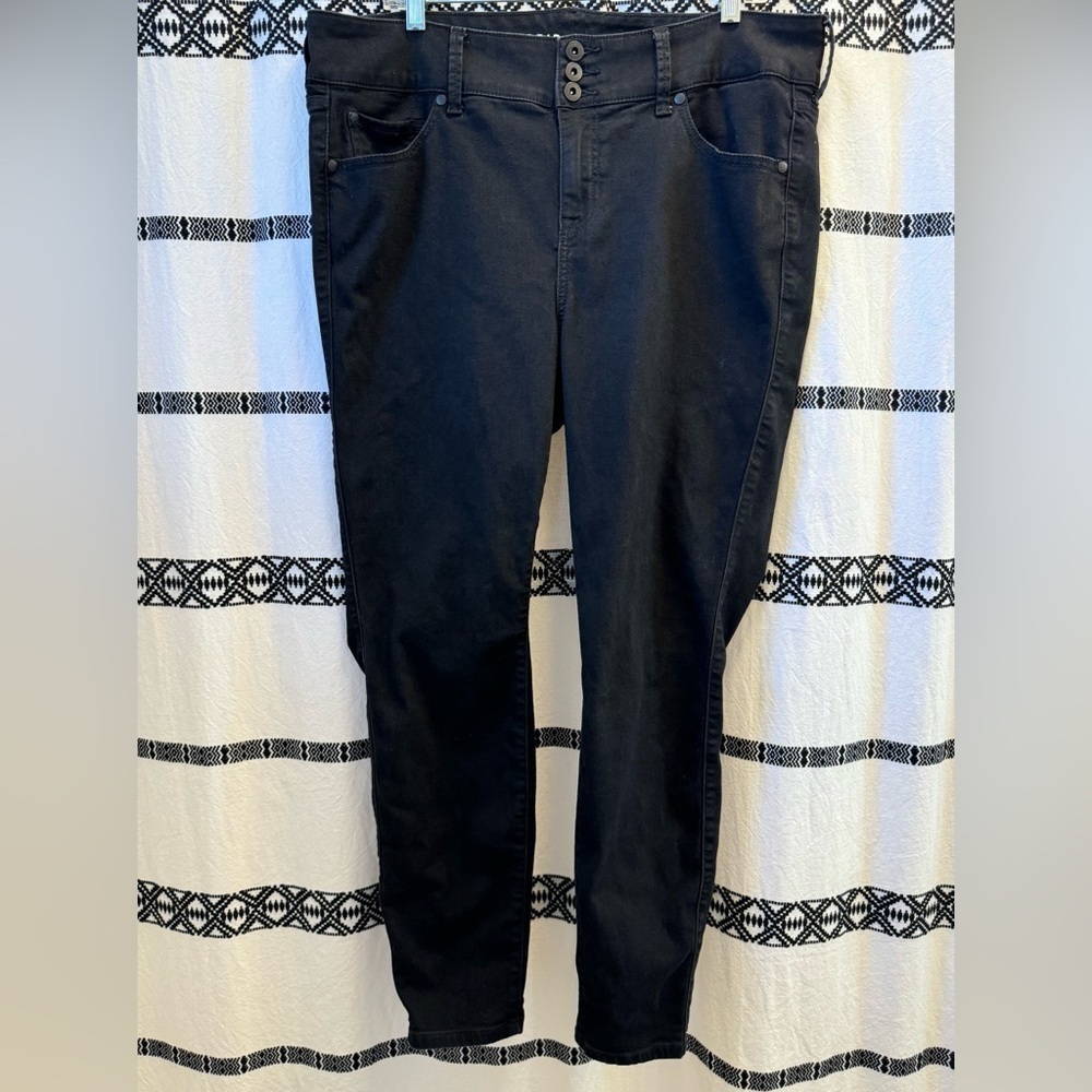 Women’s Torrid Black super Soft Jeans/ Jeggings Size 18 Reg